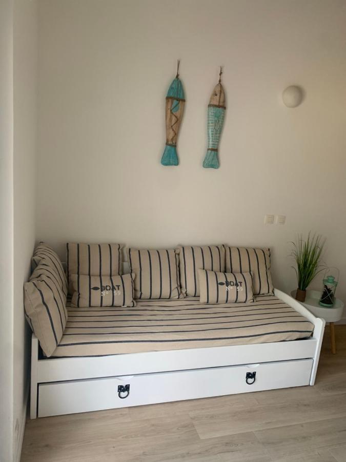 Maisonnette avec Piscine: Cozy Beachside Retreat Saint-Georges-d'Oleron Exterior photo